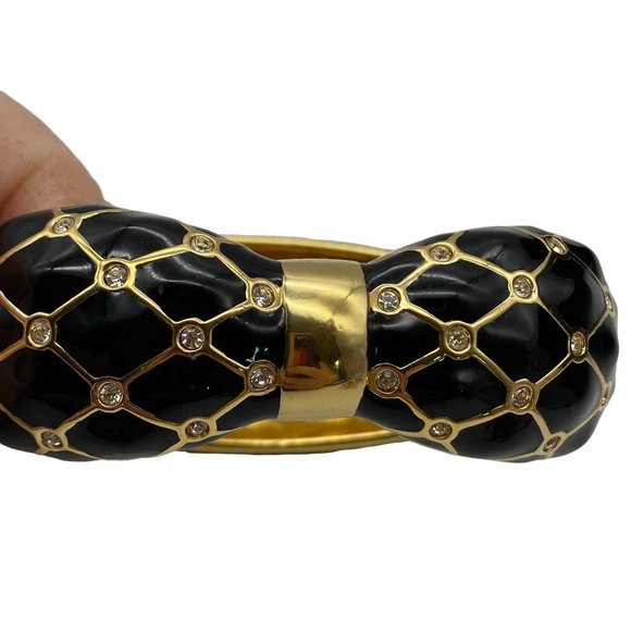 Vintage Swarovski black emamel & gold tone clamp bow tie bracelet Stamped - Picture 3 of 11